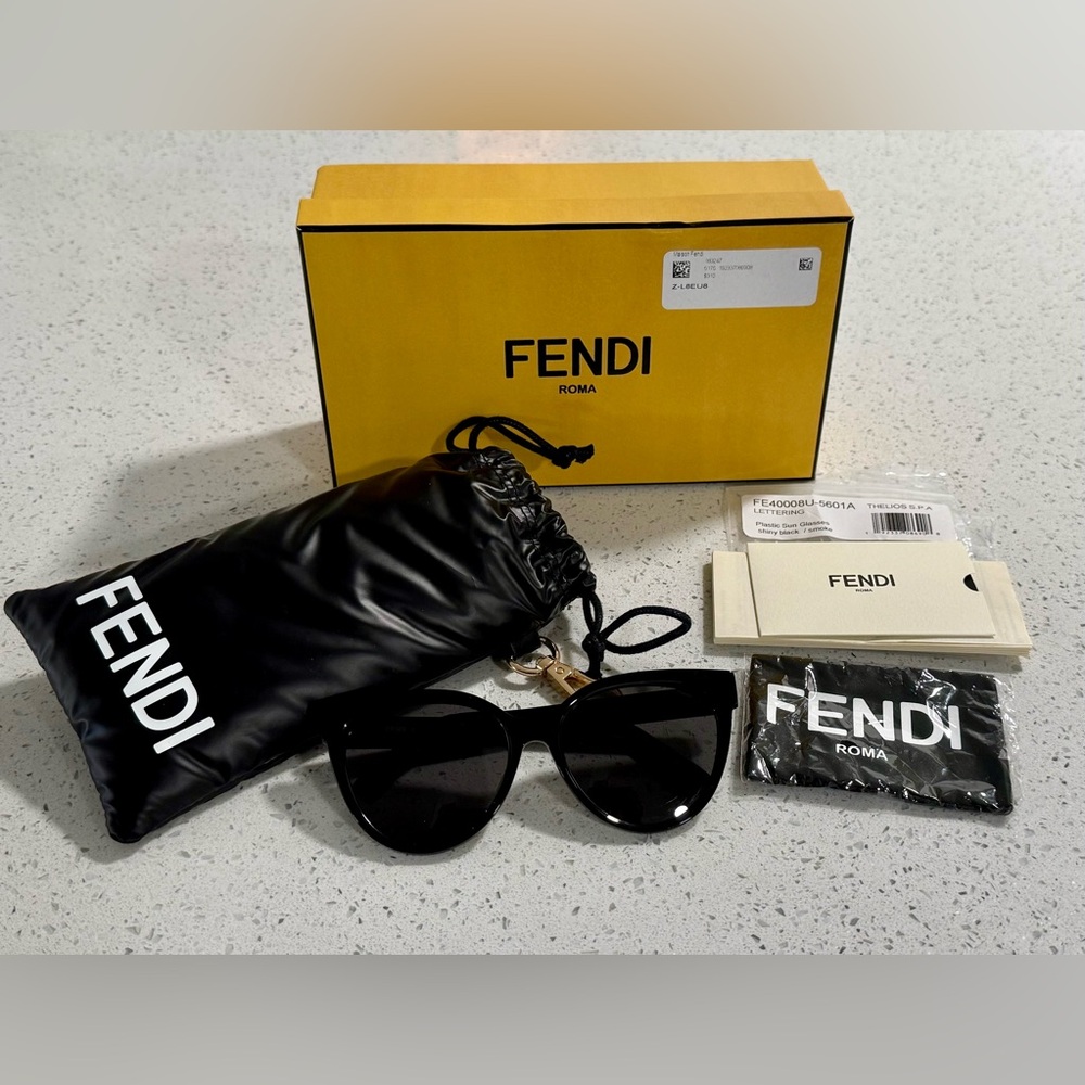 Fendi Cat-Eye Sunglasses Black | Made in Italy | FE40008U | Case Included
